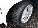 純正のホイールカバーが付いています。タイヤの残り溝は御来店時に御確認下さい。