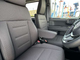 アームレストも装備されていますので快適に運転できますね!
