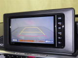 バックモニターも装備しております。バックギアに入れるとナビ画面に車の後方が映し出されます。これで後方確認も安心!