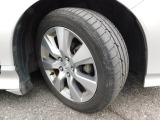 純正アルミホイールに17インチタイヤ(前)を装着しております!安心のパンク保証はじめました!知識と技術豊富な当店のベテランスタッフがお客様を全力でサポートいたします!