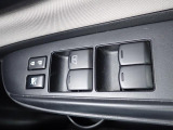 窓の開閉は電動(パワーウィンド)になりますので、便利ですよね。