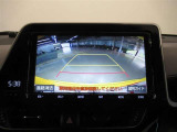 バックモニターがついていますのでバックでの駐車が苦手な方でも大丈夫です。実際のバック駐車は目視確認と合わせてお使い下さい。