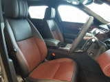 運転席はドライバーをしっかり包み込むように設計されており、長時間のドライブも問題御座いません。また大きな傷や、汚れなどなく綺麗な状態で入庫しています。