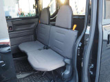 広々とした2列目は居住性が高く、快適なドライブが楽しめます♪