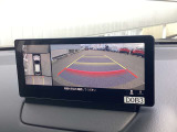 【360&deg;ビューモニター】  とても分かりやすい、クルマの上から見下ろしたような映像で、駐車サポートをしてくれます。