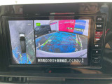 車を真上から見ているように、周囲の状況を把握しながら安心して駐車が行えるアラウンドビューモニター装備!