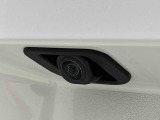 ナビゲーション等を装着した場合にバックするとき後方の安全確認ができるバックカメラが付いてます