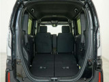 2列目シートを倒すことで、大変広いラゲッジスペースとなります。大きな荷物を積んだりと様々な用途にご利用いただけます。