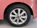 【純正アルミホイール】オシャレな純正アルミホイール付きですので見た目がカッコイイですよ♪