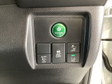 Hondaセンシング用の、VSA(ABS+TCS+横滑り抑制)解除とレーンキープアシストシステムのメインスイッチなどはハンドルの右側に装備しています。燃費に役立つECONボタンもここです。