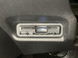 ハンドルの左下にETCがついています。高速道路の料金所の通過も楽々です。 カードの取り出しもしやすい場所についています。