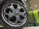 【純正オプション15インチアルミホイール】純正オプションホイールを装着。走行性能の向上に加え、外観もよりスタイリッシュになっています。
