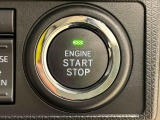 電子カードキーを携帯していれば、ボタンを押すだけでエンジンの始動がスマートに行えます。