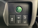 Hondaセンシング用の、VSA(ABS+TCS+横滑り抑制)解除とレーンキープアシストシステムのメインスイッチなどはハンドルの右側に装備しています。燃費に役立つECONボタンもここです。