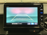 バックでの車庫入れも安心です! リアカメラが付いているバックモニター付のナビを装備しております。操作線もついており距離感も画面から確認できます。