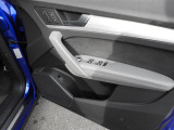 シンプルさと機能性が両立しており、ドイツ車らしい良いインテリアになっています。手の込んだ手法で静かで快適な室内を実現させています。
