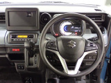 このハンドルを握った時に、車を所有している優越感を味わえますね
