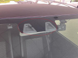 デュアルカメラブレーキサポート(DCBS) フロントガラス上部にあるセンサー部です。ステレオカメラで車両前方の状況を検知し各種制御を行います。衝突被害軽減ブレーキ・誤発進抑制機能・車線逸脱警報機能 等