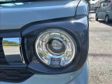 明るく長寿命のLEDヘッドランプが夜道をしっかり照らしてくれます