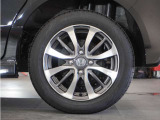 アルミホイール装着車です!これで足元まわりもおしゃれにきまります!