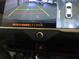 車両を上方から見たような映像をナビ画面に表示するパノラミックビューモニターが付いています。