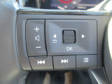 運転中もハンドルから手を放さずにオーディオ操作することができます。