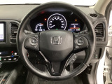 ハンドルにHondaセンシング系のクルーズコントロールやレーンキープアシストなどのスイッチと、オーディオの操作スイッチが装備されています。ハンドルから手を離さず安全に操作できます。