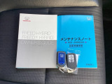メンテナンスノート【整備記録簿】、取説も揃ってます。スマートキーはバッグなどにしまったままボタン操作でエンジンの始動・停止ができて大変便利です。