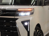 LEDヘッドライトです。デザイン性がよくとても明るいので、夜間の走行や悪天候でも安心です。しかも長寿命!