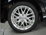 アルミホイール装着車です!これで足元まわりもおしゃれにきまります!