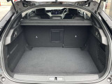 奥行き、高さともにたっぷり取られたラゲッジスペース。分割可倒リヤシートだから便利に使えます。