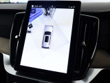 360&deg;ビューカメラは駐車枠や周囲の車両との位置関係が一目瞭然で駐車をサポートしてくれるだけでなく、車両直近の死角を減らして安全性を高める装備。ステアリング切り角に連動した進路予測線も表示されます。