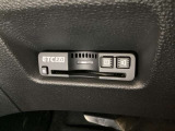 ハンドルの左下にETCがついています。高速道路の料金所の通過も楽々です。 カードの取り出しもしやすい場所についています。