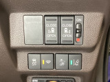 両側電動スライドドアは運転席から操作ができるよう、操作スイッチが付いています。Hondaセンシング用のVSA解除とレーンキープアシストシステムなどのメインスイッチも装備しています。