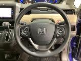 ハンドルにHondaセンシング系のクルーズコントロールやレーンキープアシストなどのスイッチと、オーディオの操作スイッチが装備されています。ハンドルから手を離さず安全に操作できます。