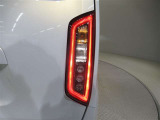 LEDテールライトです。省電力、高輝度のLEDは明るく照らすので夜間運転時の視認性を高めます。スタイリッシュな見た目で細かいところもこだわりたいあなたに!
