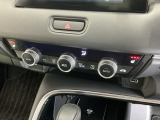 運転席/助手席シートヒーターで寒い日もすぐに温かくなり快適に過ごせます。3段階の温度調整が可能です