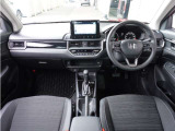◆視界広々で非常に運転しやすくロングドライブでも疲れを感じさせないすっきりとまとまったインパネ周りです。