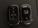 スマートキー付きですからドアロックの開閉およびエンジンスタートが楽々です。電動スライドドアの開け閉めもボタンで操作できます。スペアキーも同じものを用意しております。