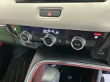 運転席/助手席シートヒーターで寒い日もすぐに温かくなり快適に過ごせます。3段階の温度調整が可能です