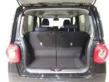 大きく開くラゲッジスペースです 左右独立でリアシートが倒れるので長尺の荷物も積むことが可能です アレンジ次第で有効活用が可能です