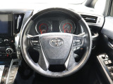 クルーズコントロールが装備されており、速度設定をするだけで一定の速度で自動走行が可能!!一定速度の走行なので燃費の向上やアクセルペダルを踏む必要が無いので長距離ドライブが快適になります!!