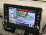 【パノラミックビューモニター】専用のカメラにより、上から見下ろしたような視点で360度クルマの周囲を確認することができます☆死角部分も確認しやすく、狭い場所での切り返しや駐車もスムーズに行えます。