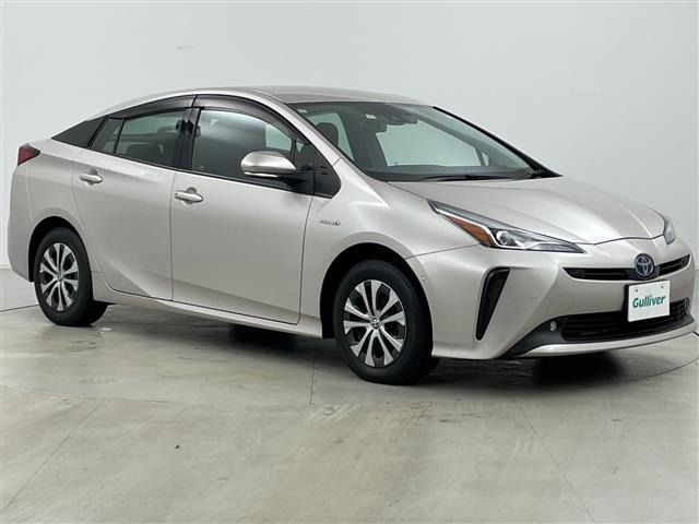 プリウス1.8 A E-Four 4WD修復歴無し