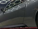 電子式のスマートエントリー機能を搭載し、スポーティなデザインと日常的な使いやすさを両立