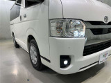 明るいライトが夜道を明るく照らしてくれます。 運転する上で、道路状況をいかに早く認識できるか重要なポイントです。 白色光が暗い道も明るく照らしてくれますよ。