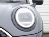 リング型のデイライトとウィンカーランプがなんともMINIならではで目立ちます!夜も安心な明るいLEDヘッドライトです!