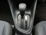 フロアシフトのCVTオートマチック車です。