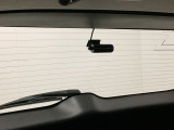 後方にもドライブレコーダーのカメラ(社外品)が付いています。前後両方でお車の周りを監視・記録いたします。