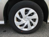 夏タイヤ、純正ホイールキャップ